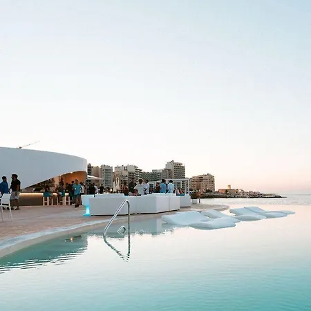 شقة Modern Steps To St George's Bay سانت جوليان
