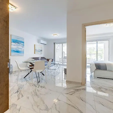 Modern Steps To St George's Bay شقة *