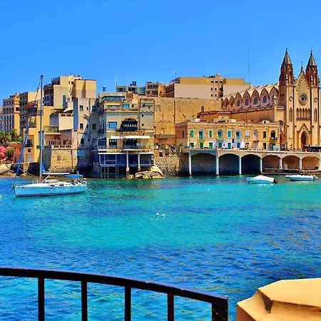 Modern Steps To St George's Bay شقة