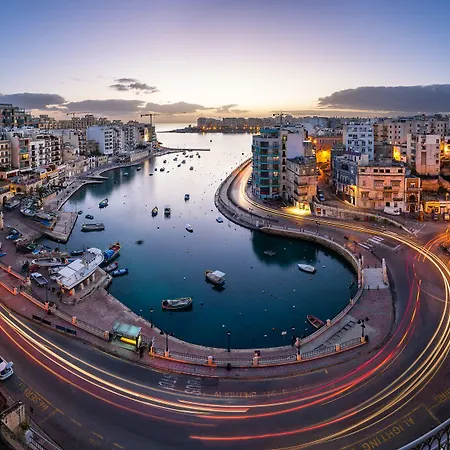 شقة Modern Steps To St George's Bay